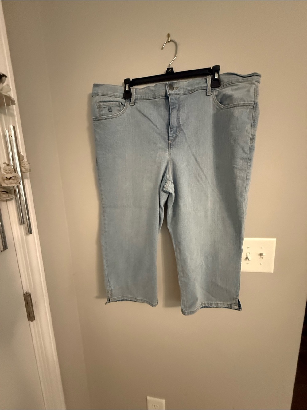 Gloria Vanderbilt Light Blue Relaxed Capris